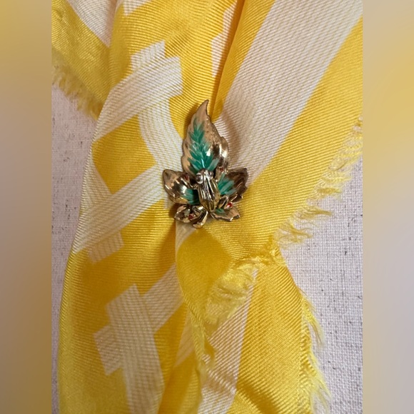 Vintage!! Anne Klein Silk Scarf! Yellow and White Design - Picture 5 of 9